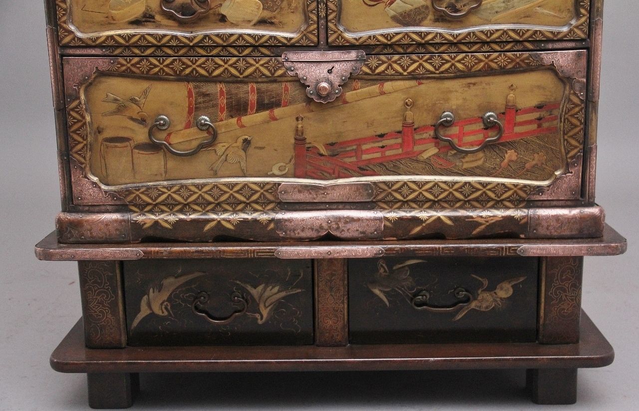 3450.0 19th Century Japanese Gilt Lacquered Cabinet photo