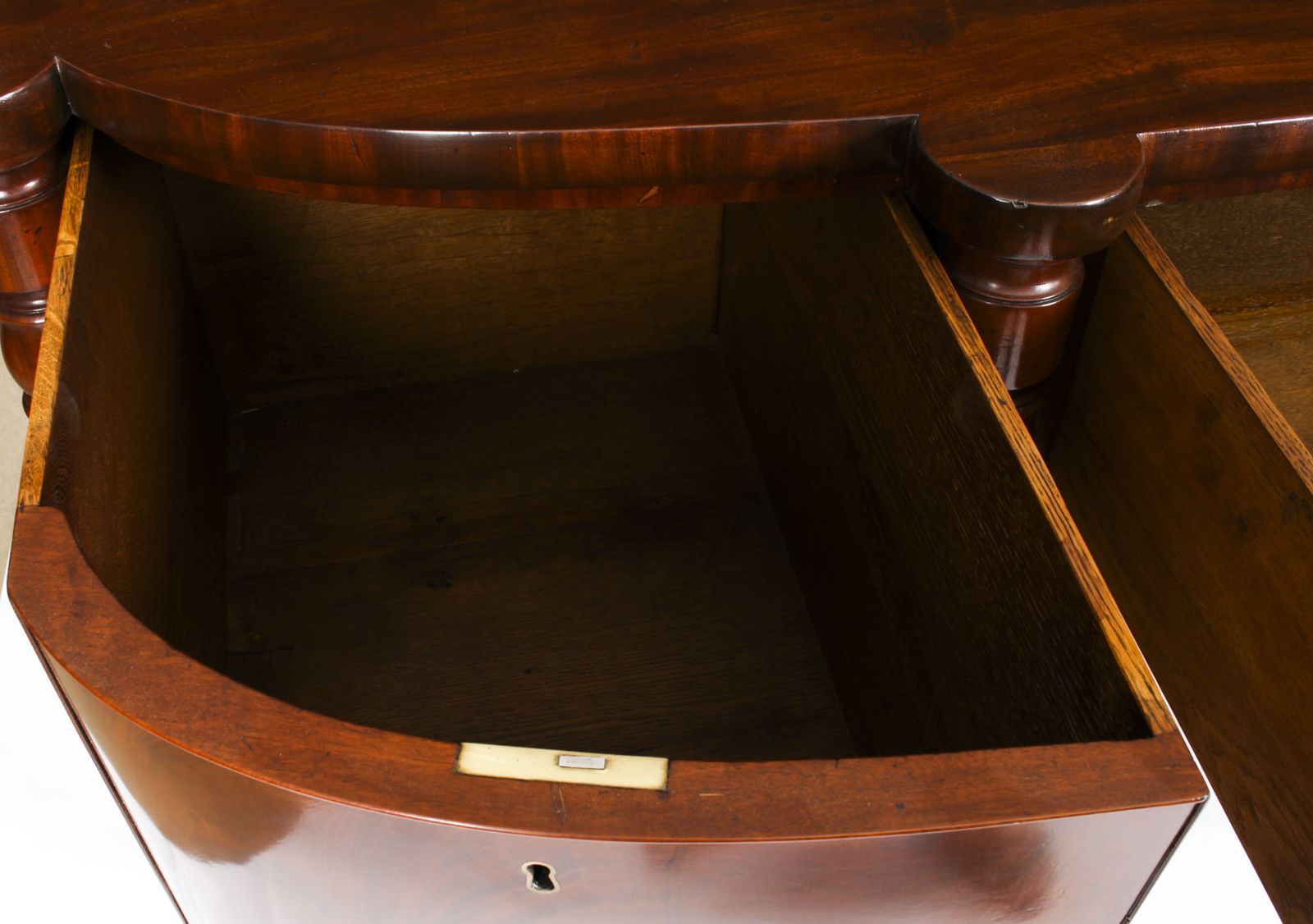photo vinterior Antique George III Scottish Mahogany Bowfront Sideboard Ca 1790  18th C