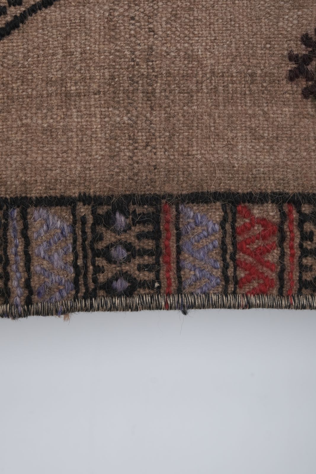 photo furniture Vintage Embroidery Geometric Turkish Kilim Rug 4'10'' X 9'9''