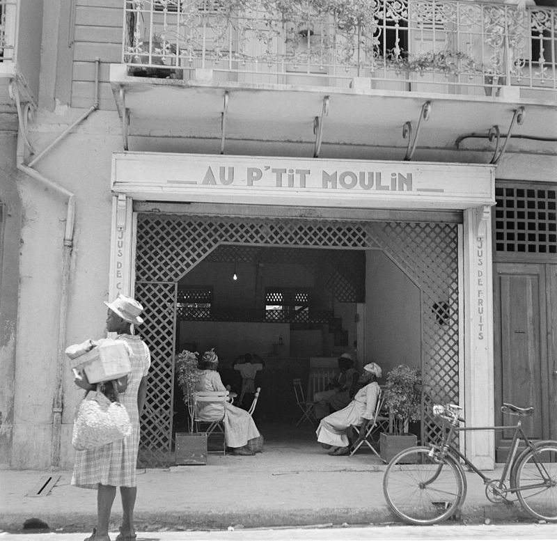 Martinique Café 20x20" Silver Gelatin Fibre Print