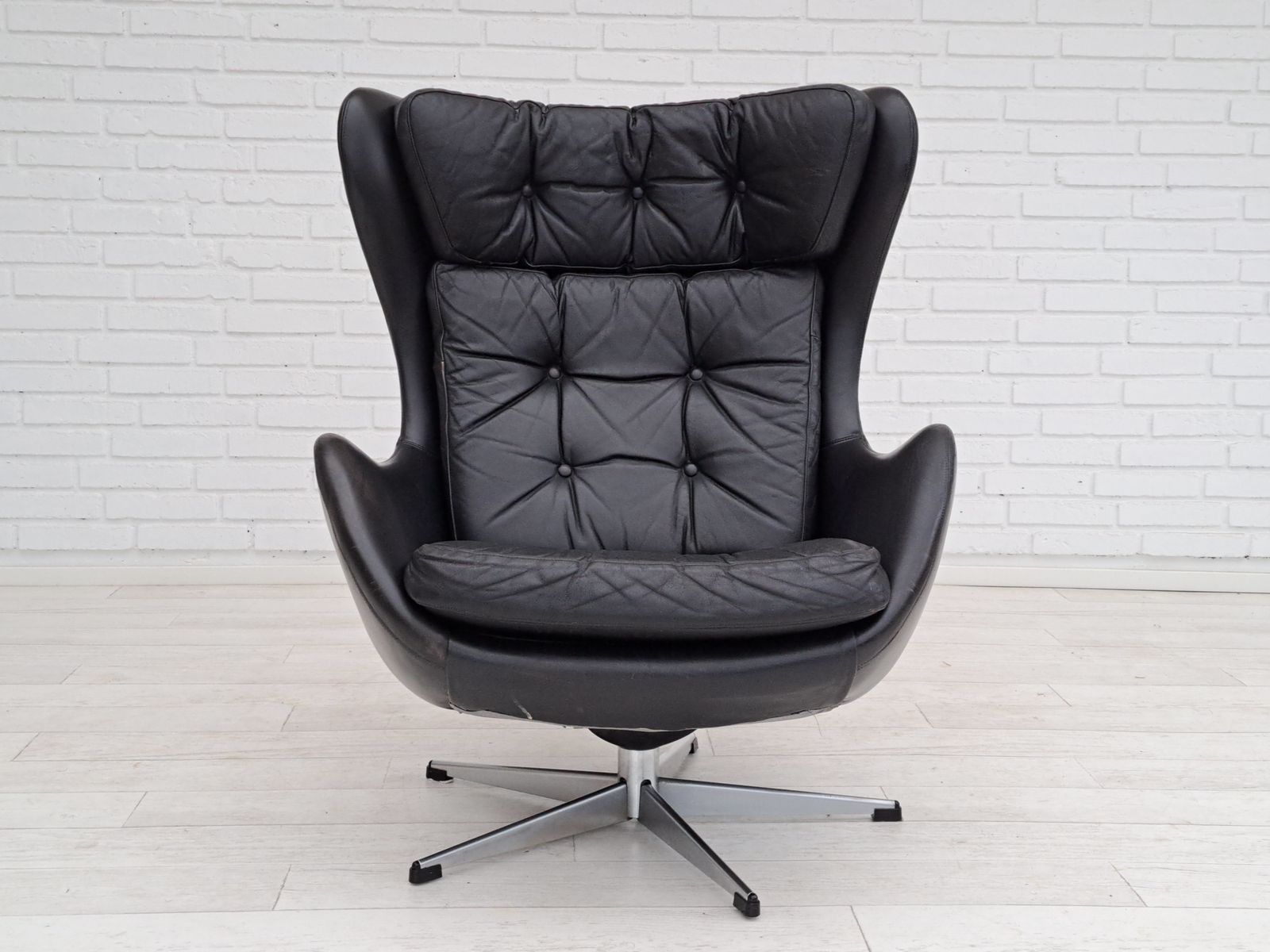 1970s, Vintage Danish Swivel Leather Armchair, Egg Form, Original Condition photo furniture