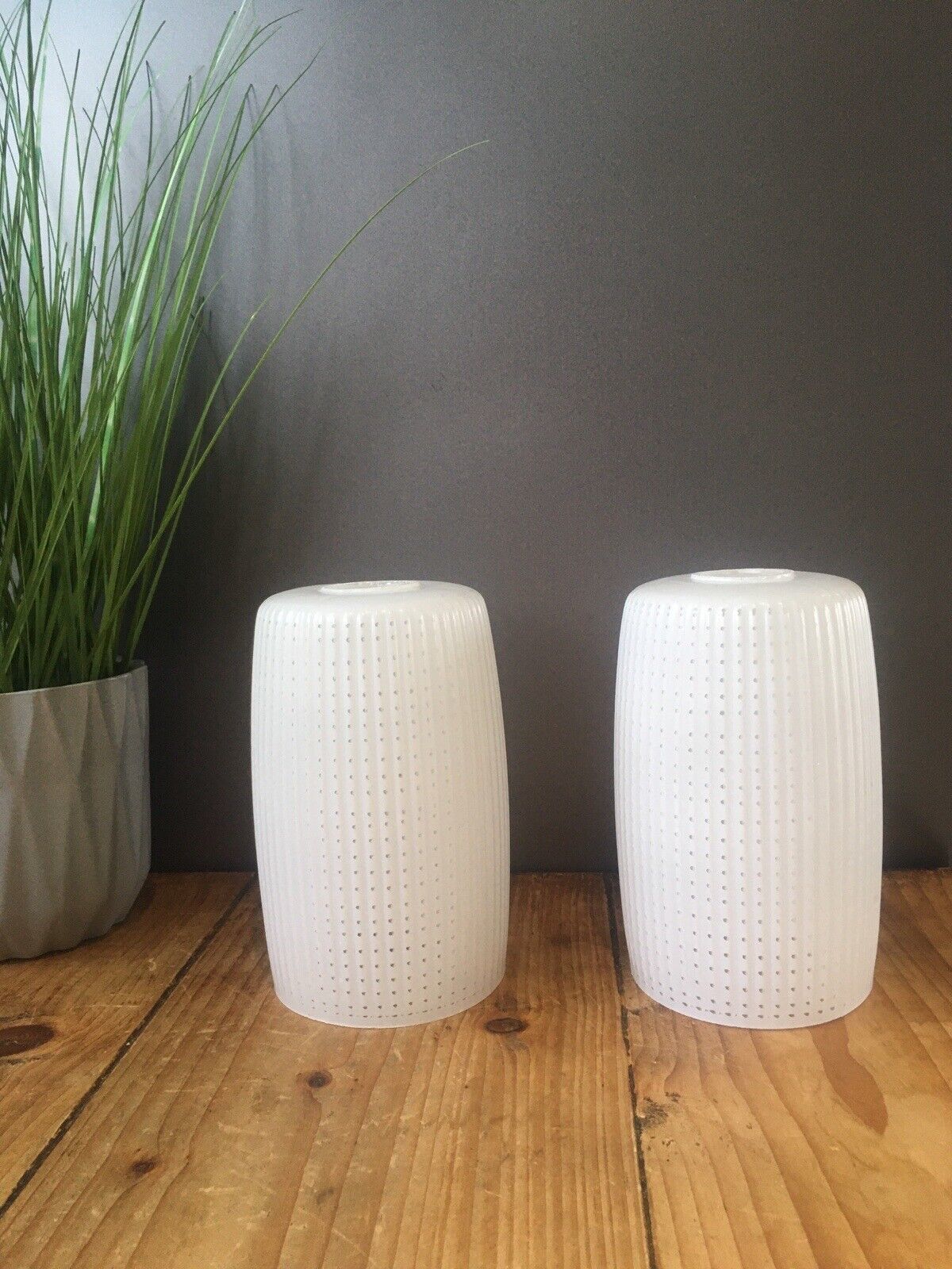 photo vinterior 70's Rippled Op Art Dotted Textured Glass Lamp Shade Vintage Retro Space Age 60s