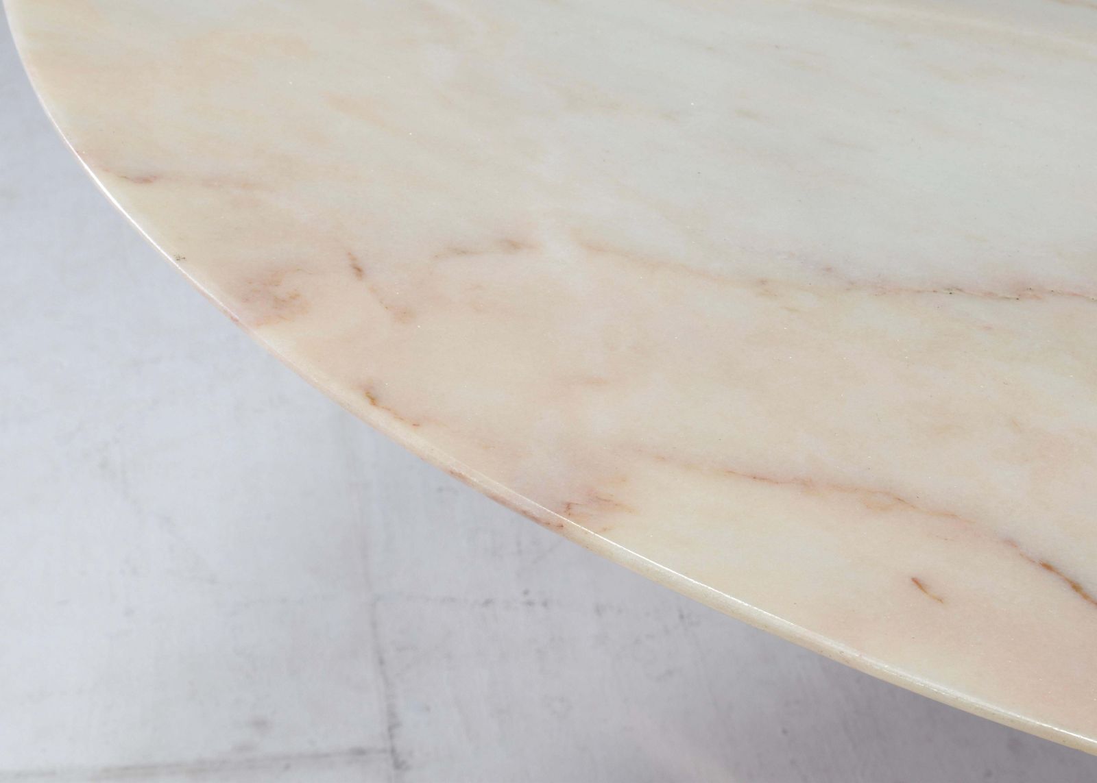 8566.48 1970's Italian Dining Table In Rosé Marble And Brass   Italy, Circa 1970 photo