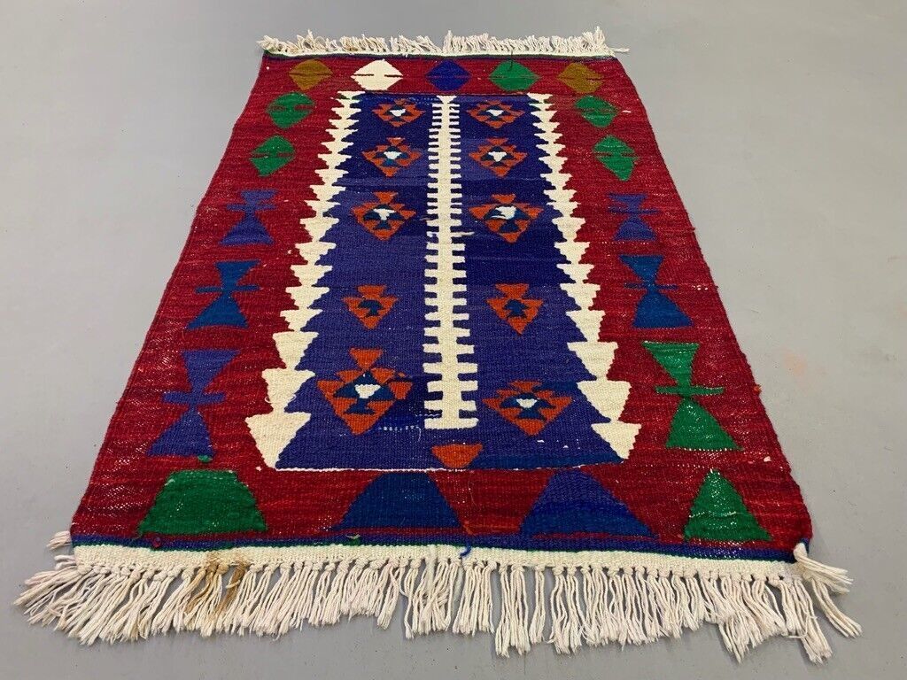 Small Vintage Turkish Kilim Rug 110x70 Cm Wool Kelim photo furniture