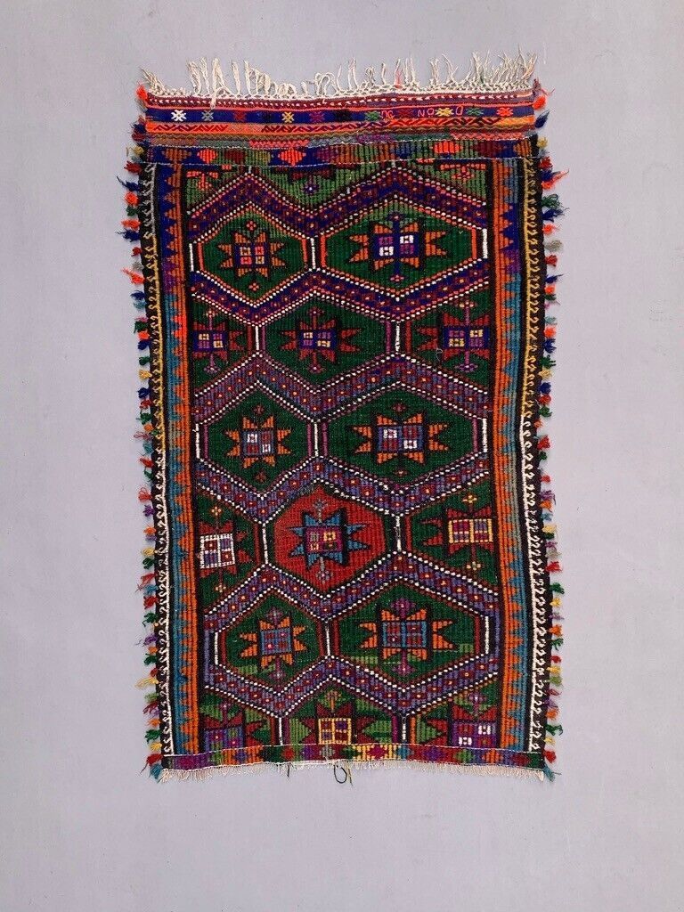 Medium Vintage Turkish Kilim Rug 176x105 Cm Wool Kelim photo furniture