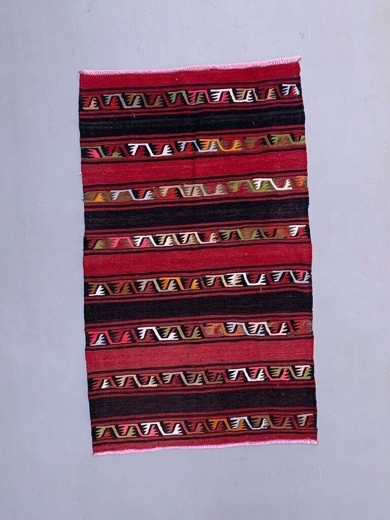 Medium Vintage Turkish Kilim Rug 178x107 Cm Wool Kelim photo furniture
