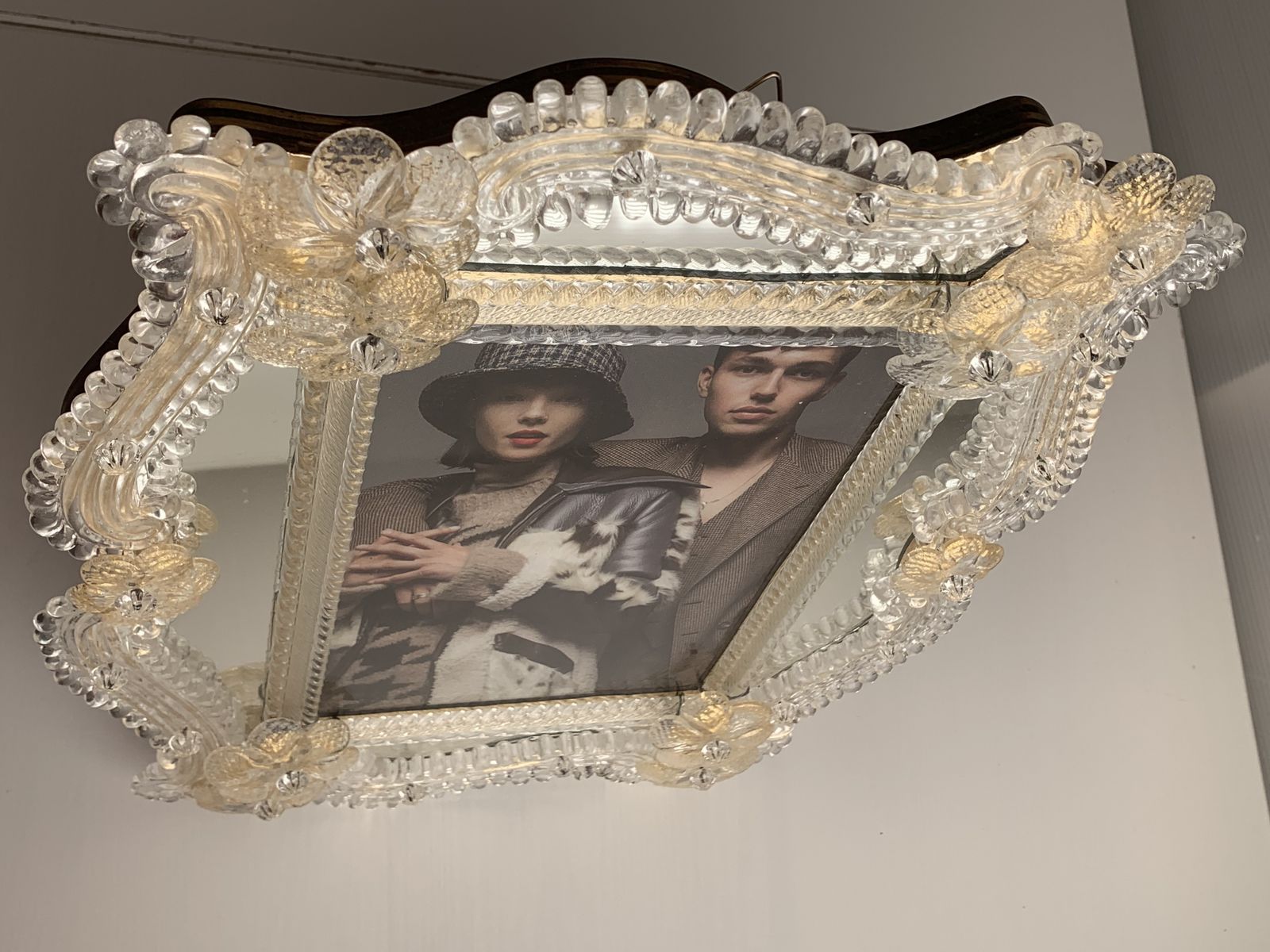 photo vinterior Transparent And Gold Murano Glass Photo Frame With Flowers.
