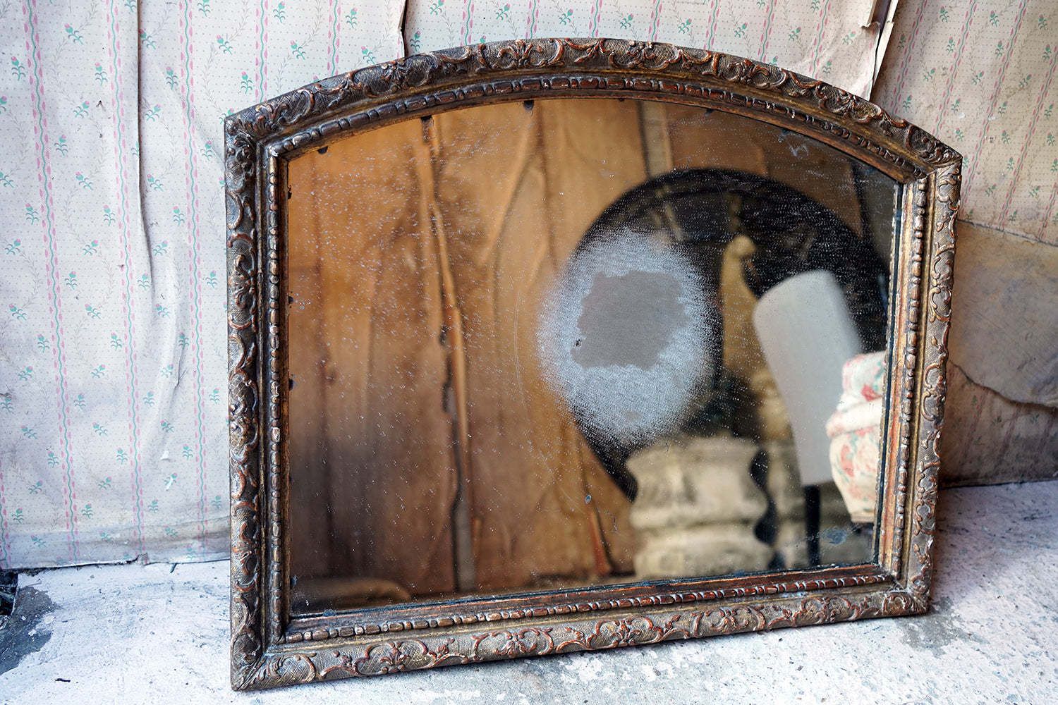 850.0 An Early 19thc Italian Gilt Gesso Wall Mirror C.1830 photo
