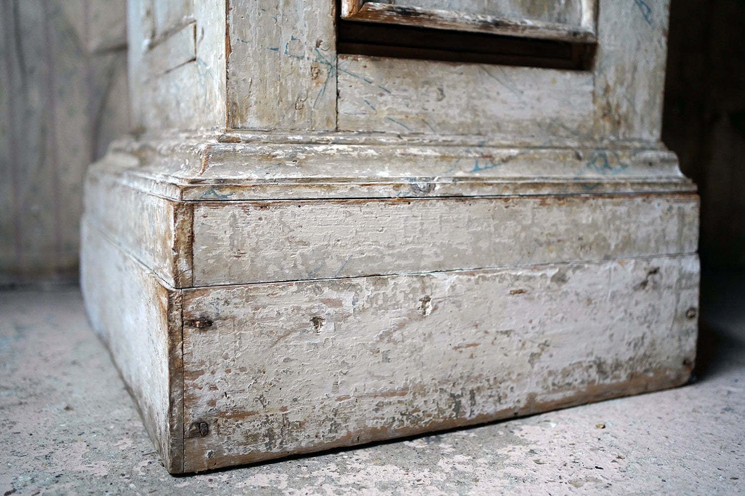 2950.0 A Large 19thc Italian Faux Marble Painted Pine Pedestal Cupboard photo