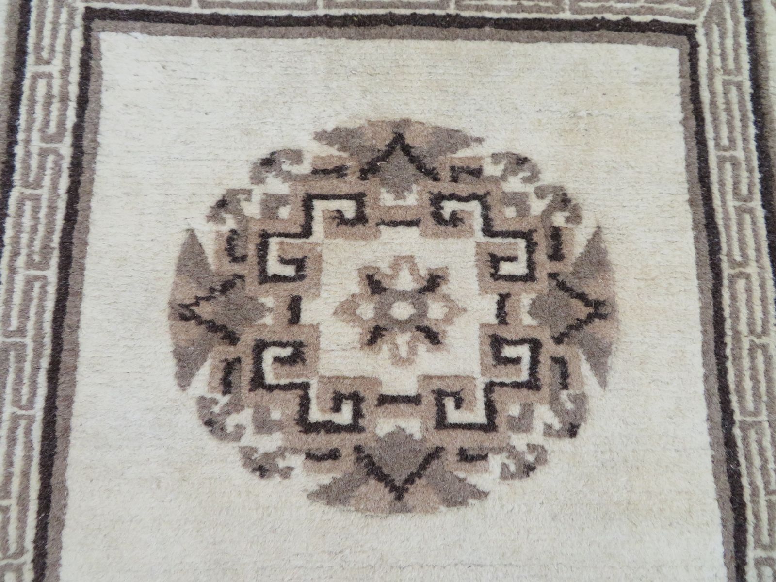 photo buy Antique Nepalese Rug. Inner Asia Autonomous Border Region. 170cm X 90cm.