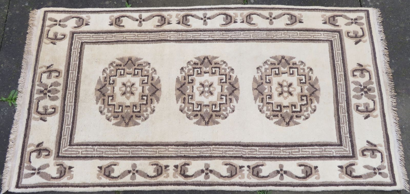 photo vintage Antique Nepalese Rug. Inner Asia Autonomous Border Region. 170cm X 90cm.