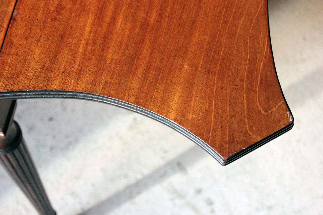 A George III Mahogany Butterfly Pembroke Table C.1780 90 photo vinterior