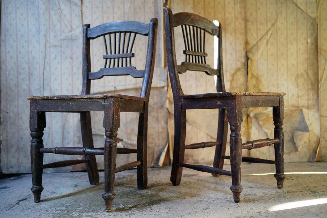 photo furniture A Pair Of 19thc Irish Provincial Painted Side Chairs C.1840
