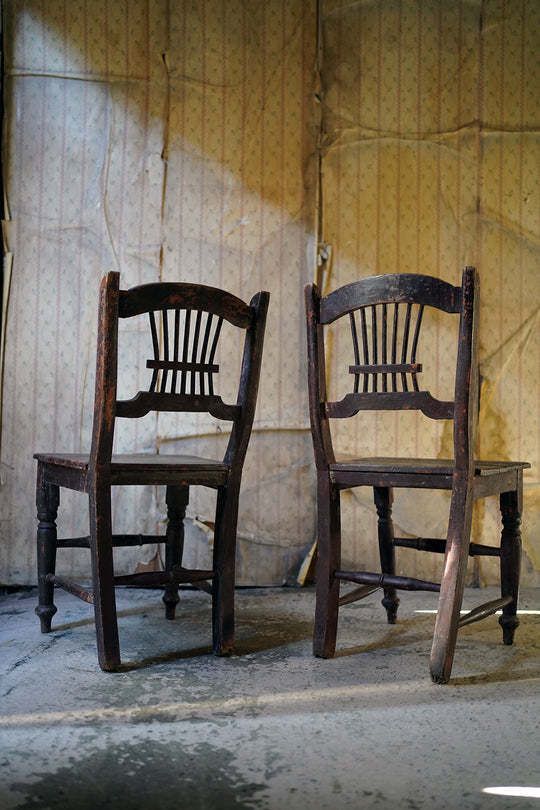 photo vintage A Pair Of 19thc Irish Provincial Painted Side Chairs C.1840