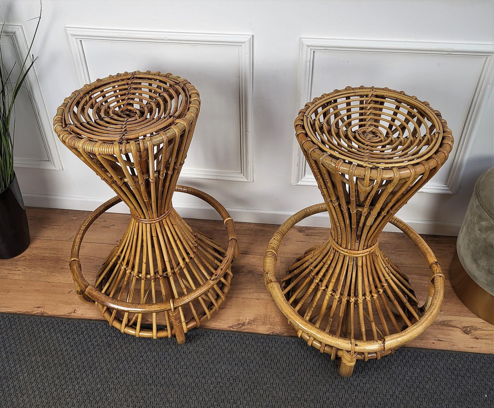 Pair Of 1960s Italian Bamboo Bohemian French Riviera Round Bar Stools Chairs photo vinterior