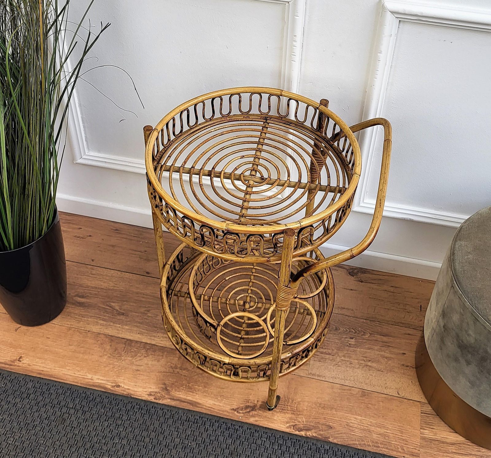 1960s Italian Bamboo Rattan Bohemian French Riviera Round Serving Bar Cart photo vinterior