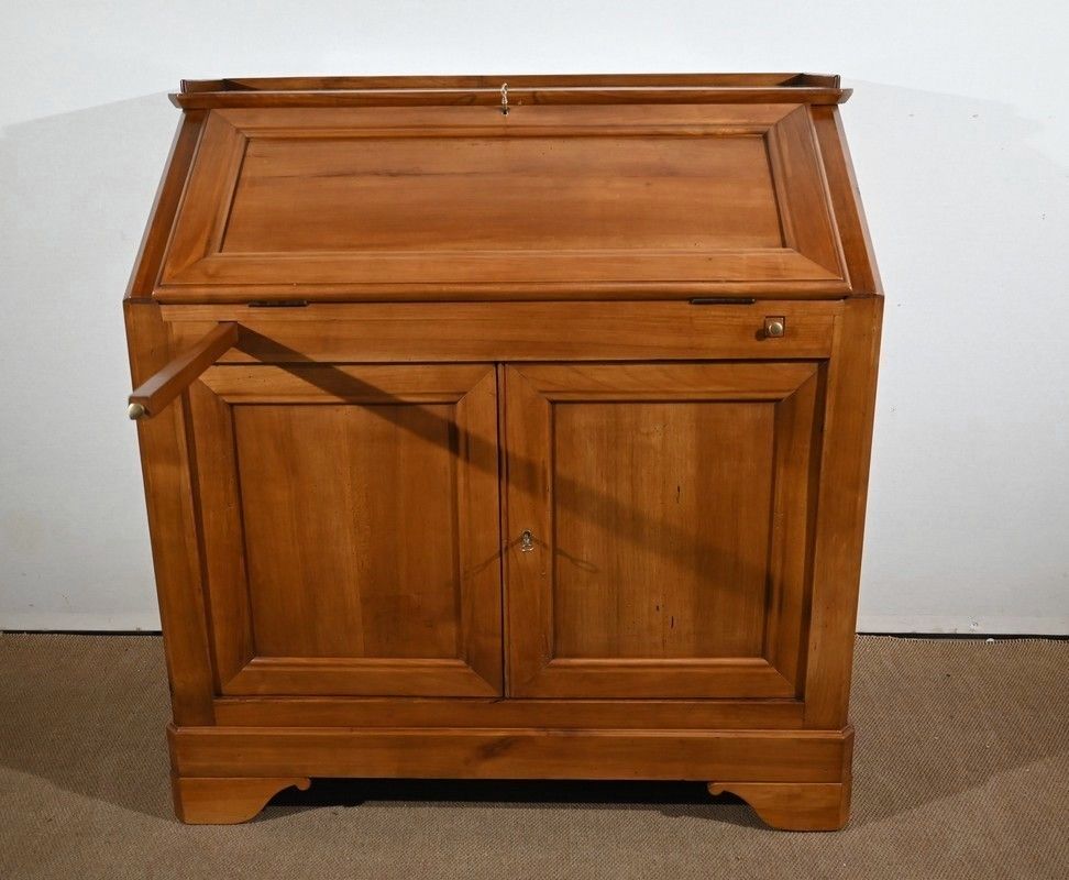 photo vintage Regional Sloping Furniture In Cherry   Late 19th Century