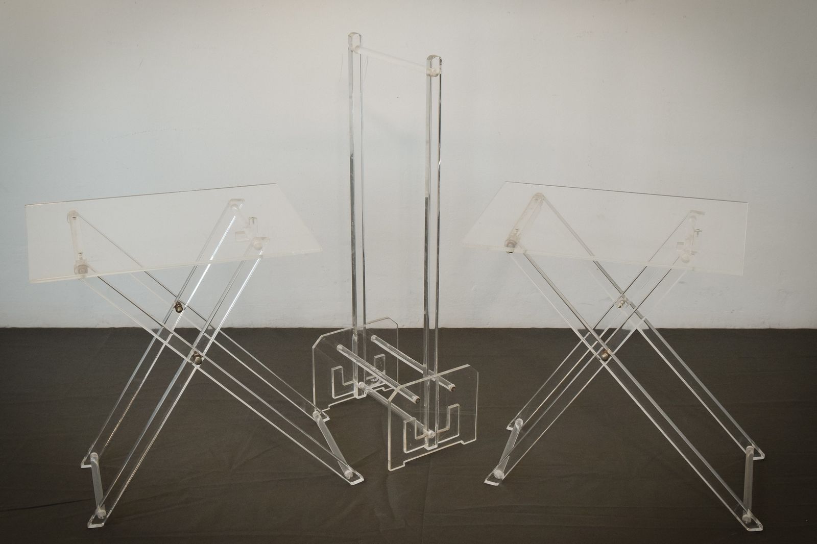 Bijzondere Opvouwbare Bijzettafels Van Perspex Met Standaard
