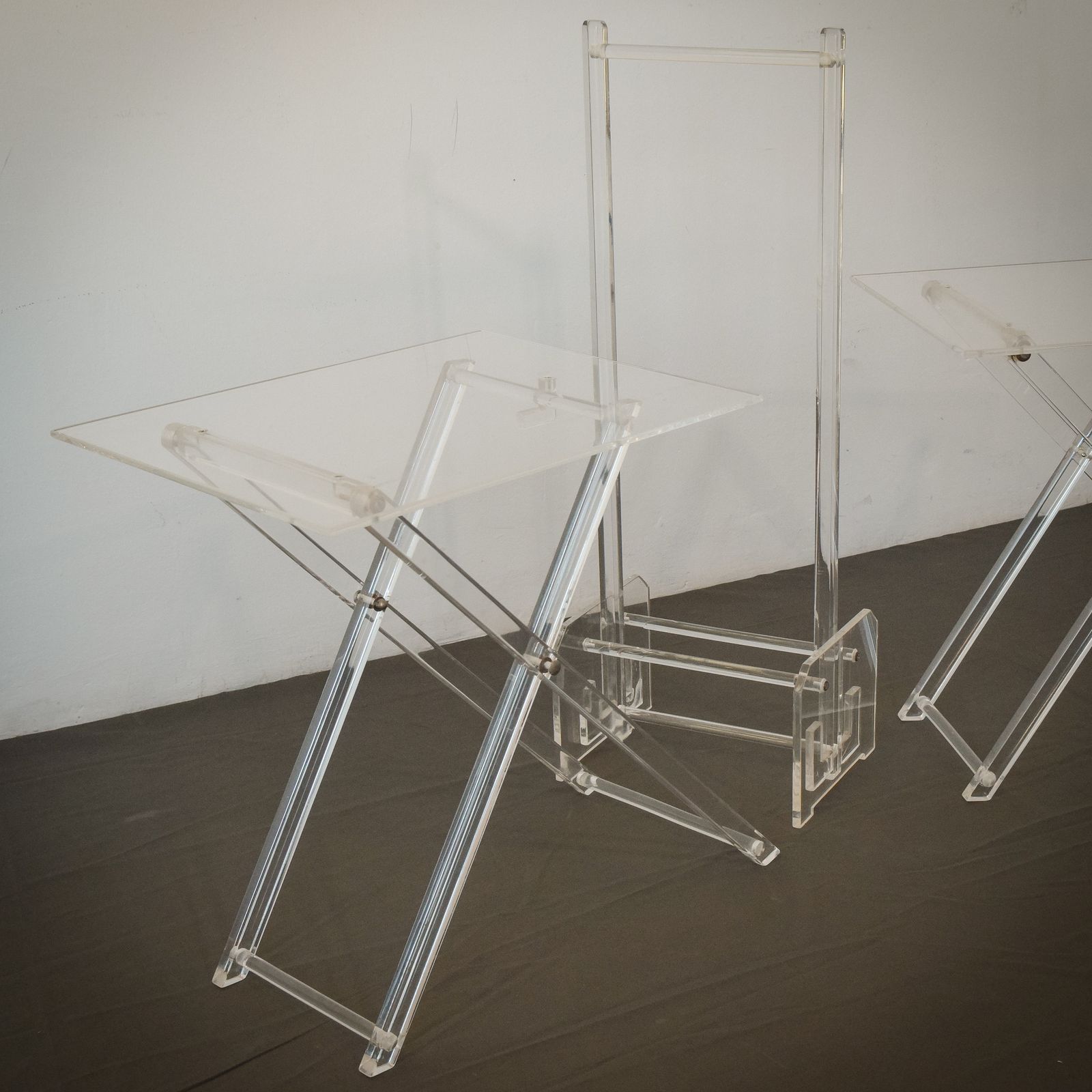 Bijzondere Opvouwbare Bijzettafels Van Perspex Met Standaard photo furniture
