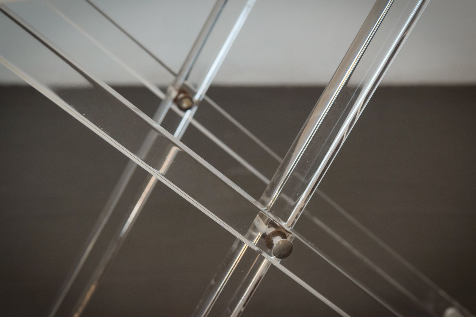 Bijzondere Opvouwbare Bijzettafels Van Perspex Met Standaard photo vinterior