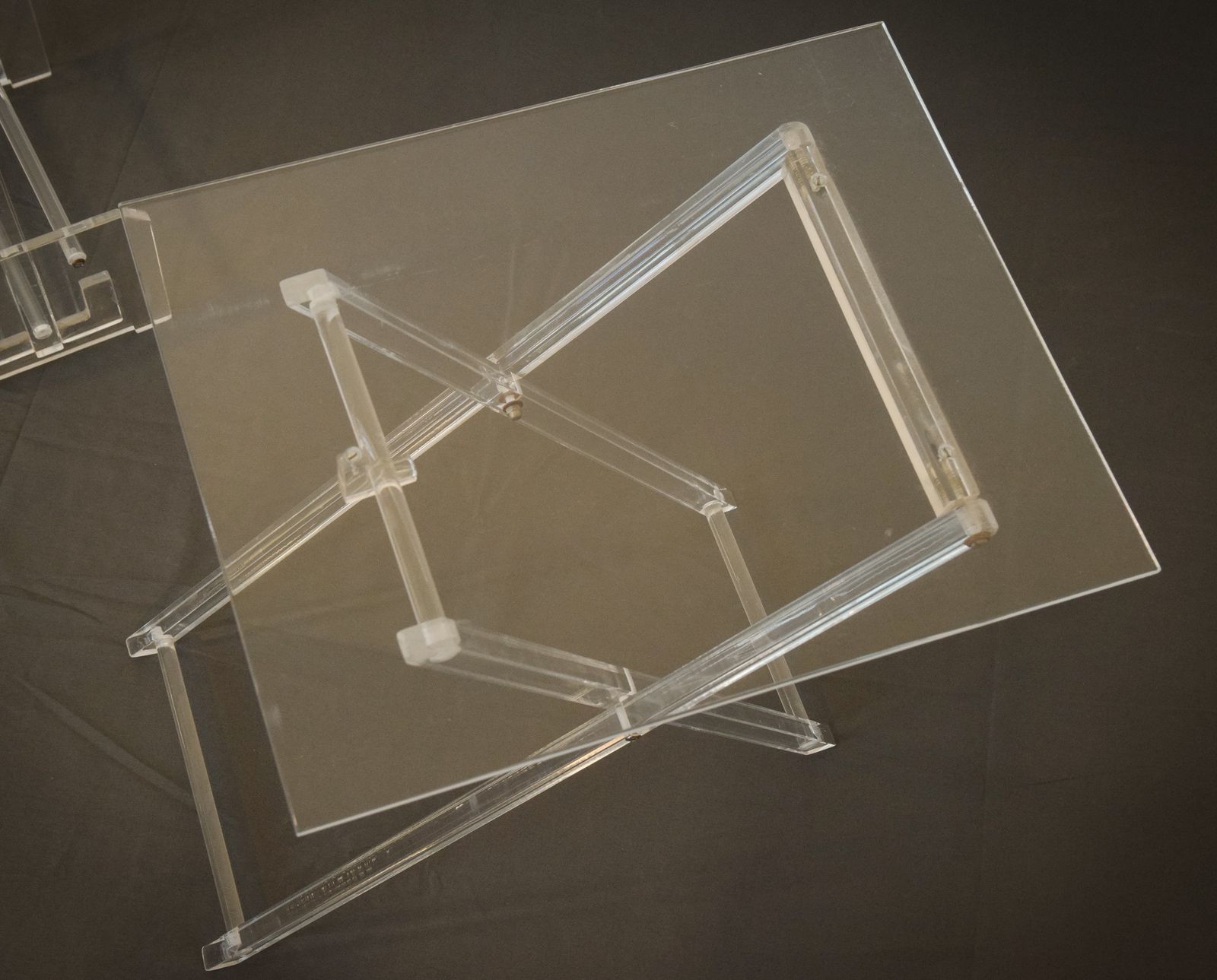 Bijzondere Opvouwbare Bijzettafels Van Perspex Met Standaard photo vintage