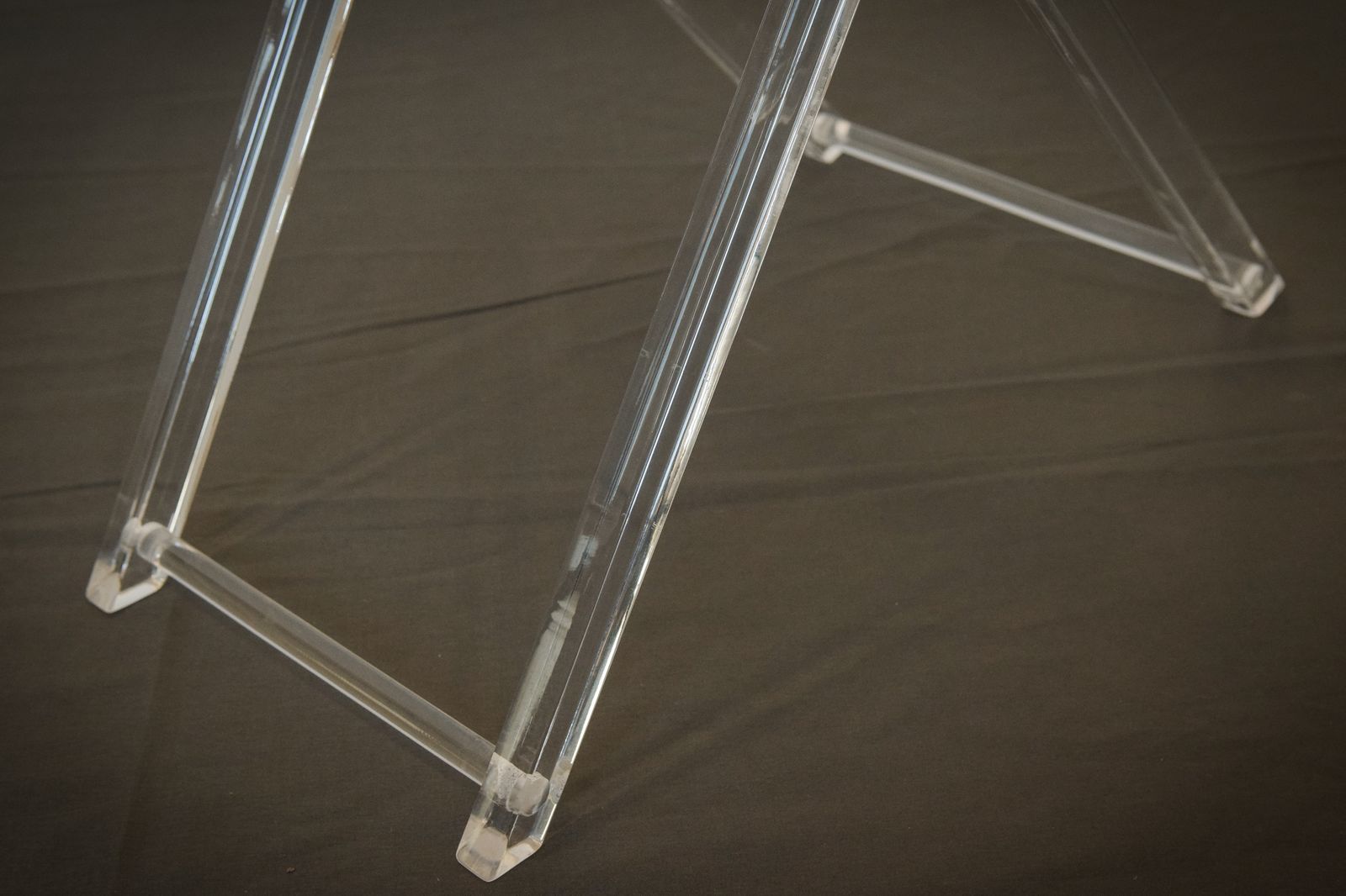 photo furniture Bijzondere Opvouwbare Bijzettafels Van Perspex Met Standaard