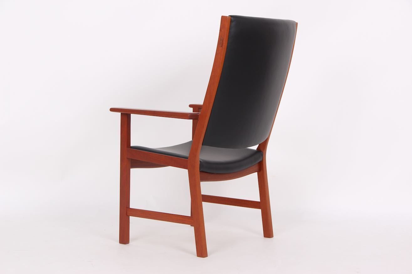 Hans J. Wegner Armchair. Renovated And Upholstered With Black Leather. Johannes Hansen Cabinetmaker. photo vintage