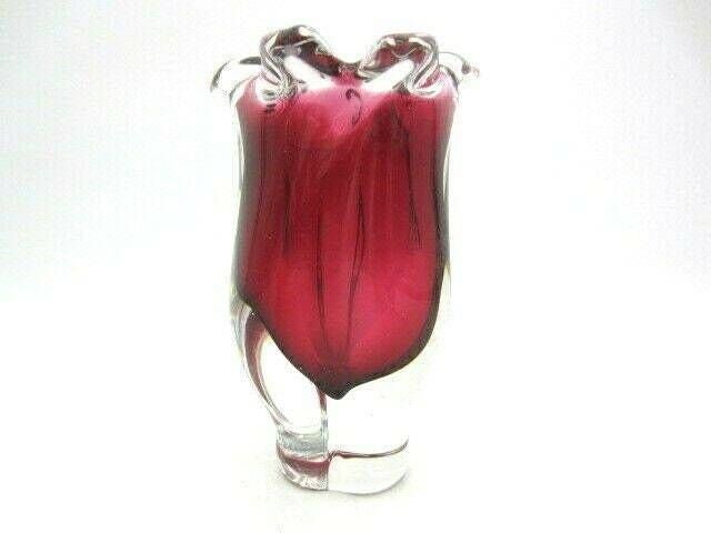 Attractive Hand Blown Chribska Sommerso Style Pink Art Glass Tulip Bud Vase