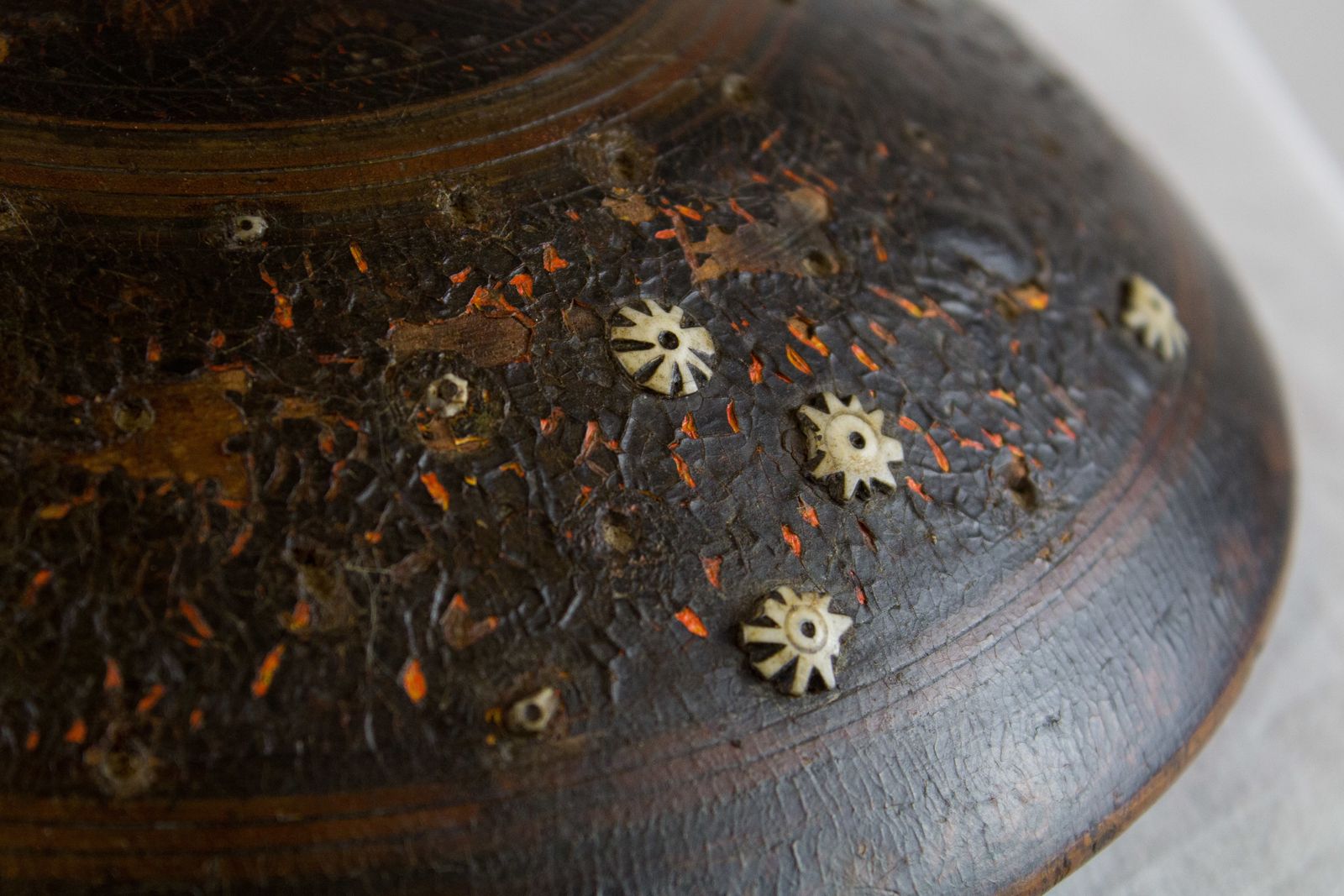 Late 18th Century Indian Turned Wooden Pot With Bone Inlay photo vinterior