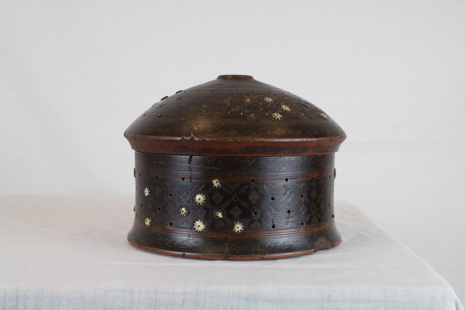 Late 18th Century Indian Turned Wooden Pot With Bone Inlay photo buy