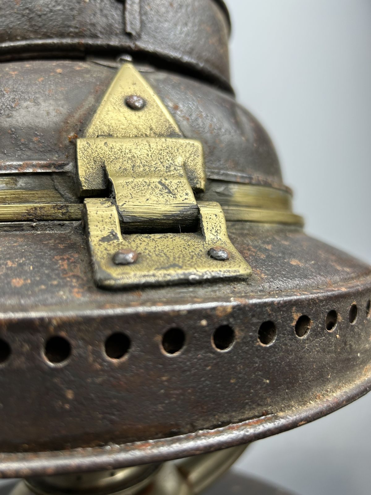 photo furniture Antique Griffiths & Sons Uk Copper And Brass Oil Lantern , 1915