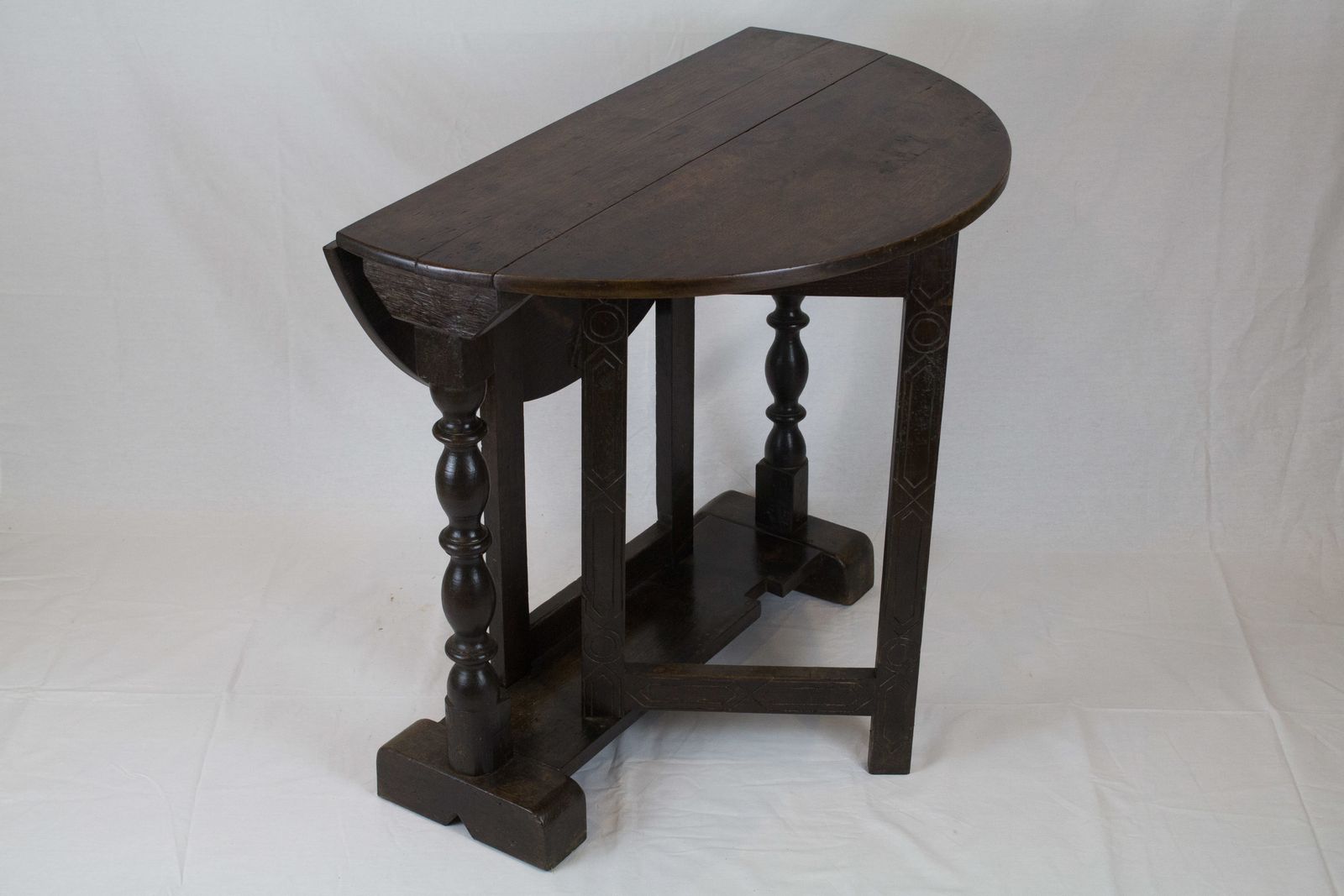 Early 18th Century Oak Small Gate Leg Table photo furniture