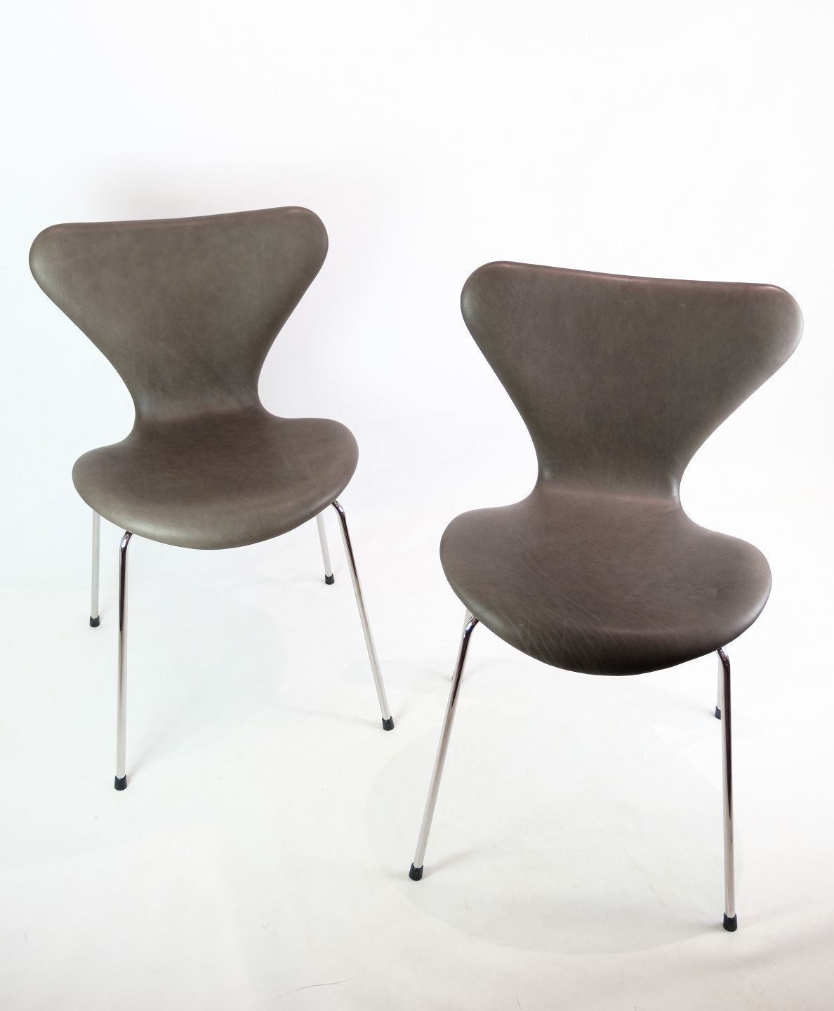 Seven Chairs Model 3107 By Arne Jacobsen For Fritz Hansen