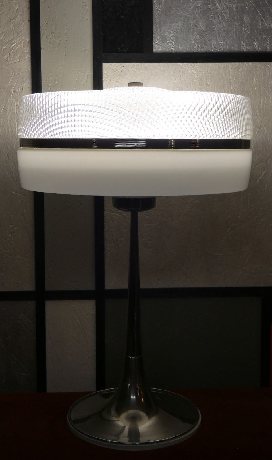 Acrylic Glass And Steel Futurist Space Needle Table Lamp, Italy, 1960s