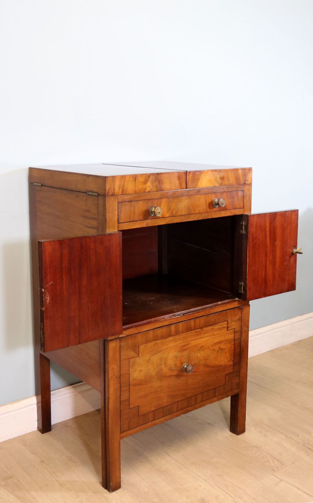 395.0 A Late Georgian Mahogany Gentleman’s Fitted Washstand photo
