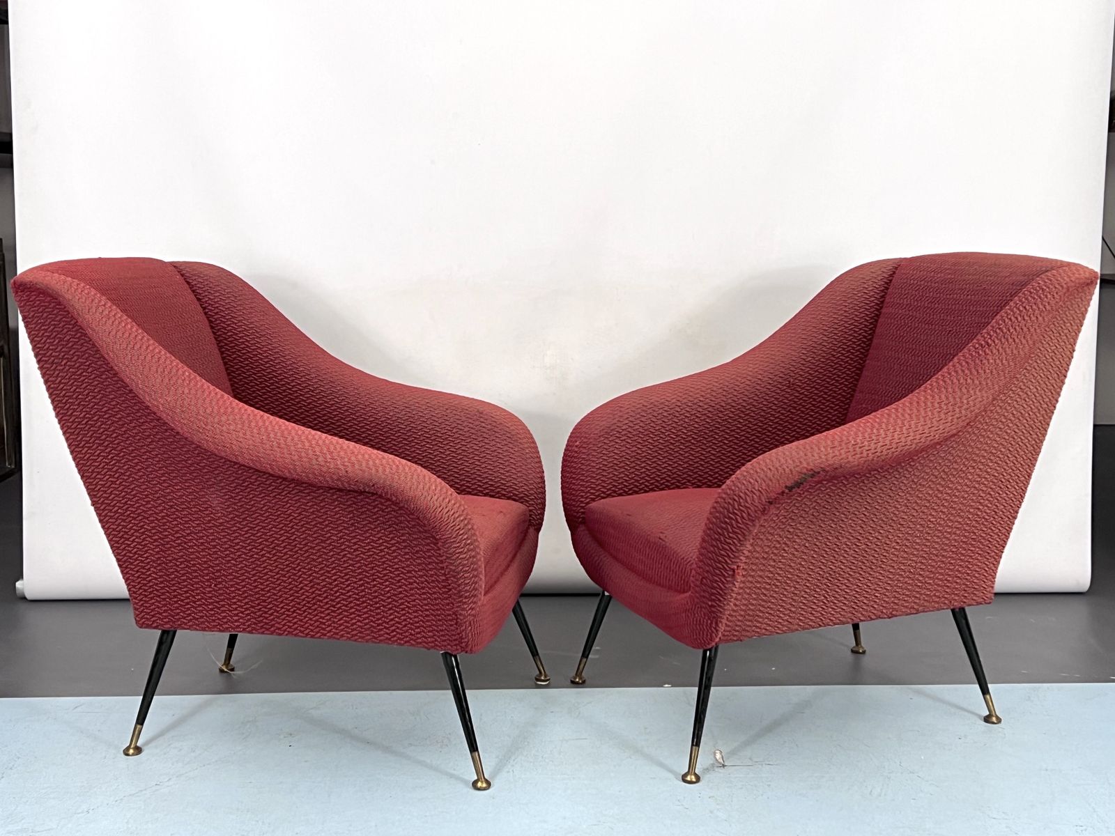 photo furniture Mid Century Pair Of Lounge Chairs By Gigi Radice For Minotti. Italy 1950s