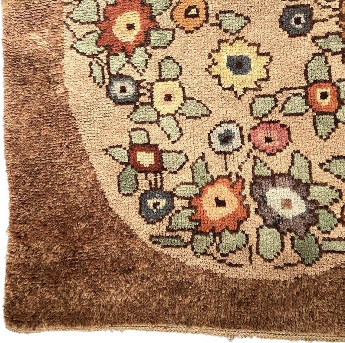 Scandinavian Style Brown Hook Rug, Mid Century High Pile Shag Rug photo vintage