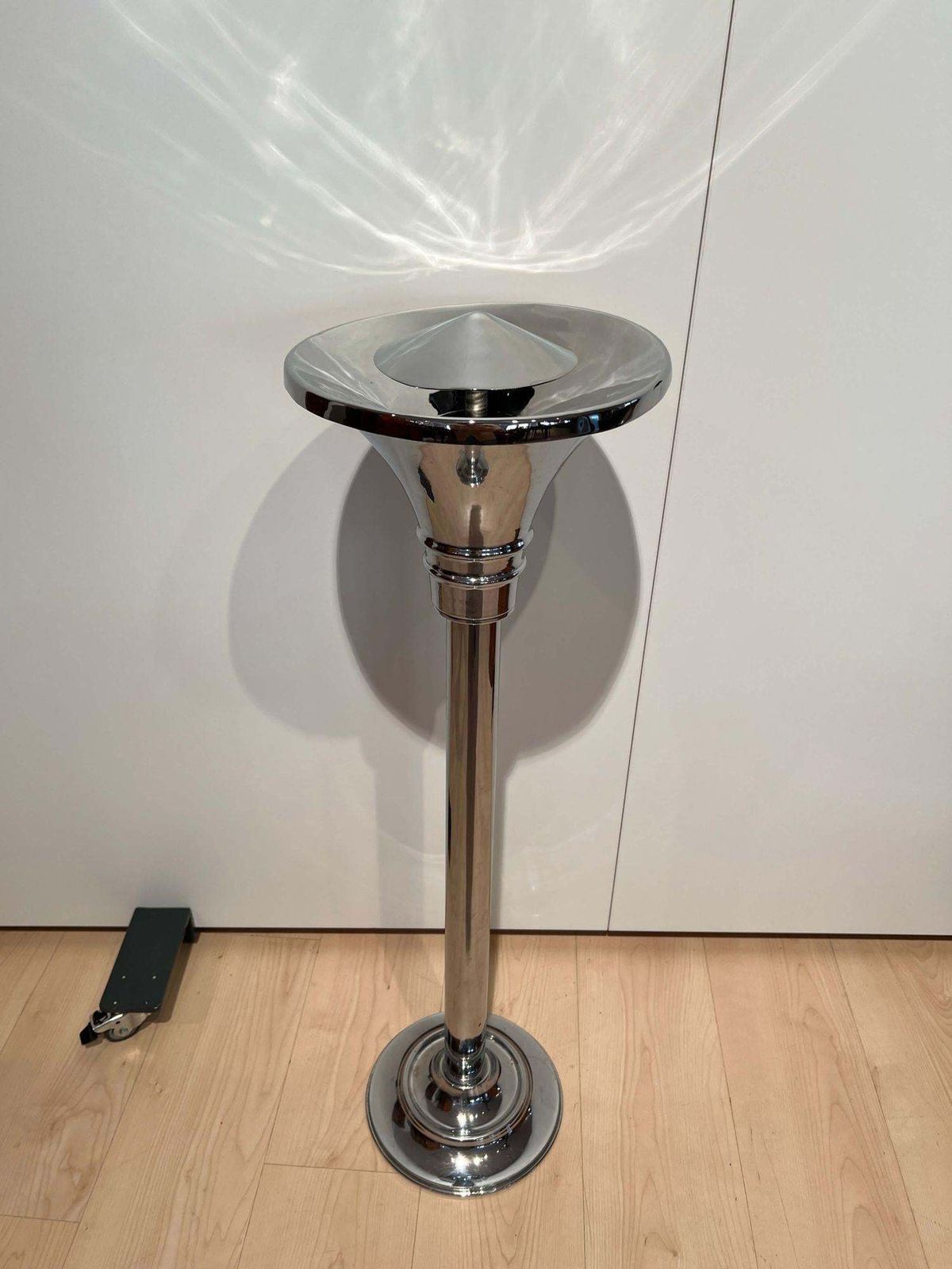 photo vinterior Art Deco Standing Ashtray, Polished And Chromed Metal, Switzerland, Circa 1930