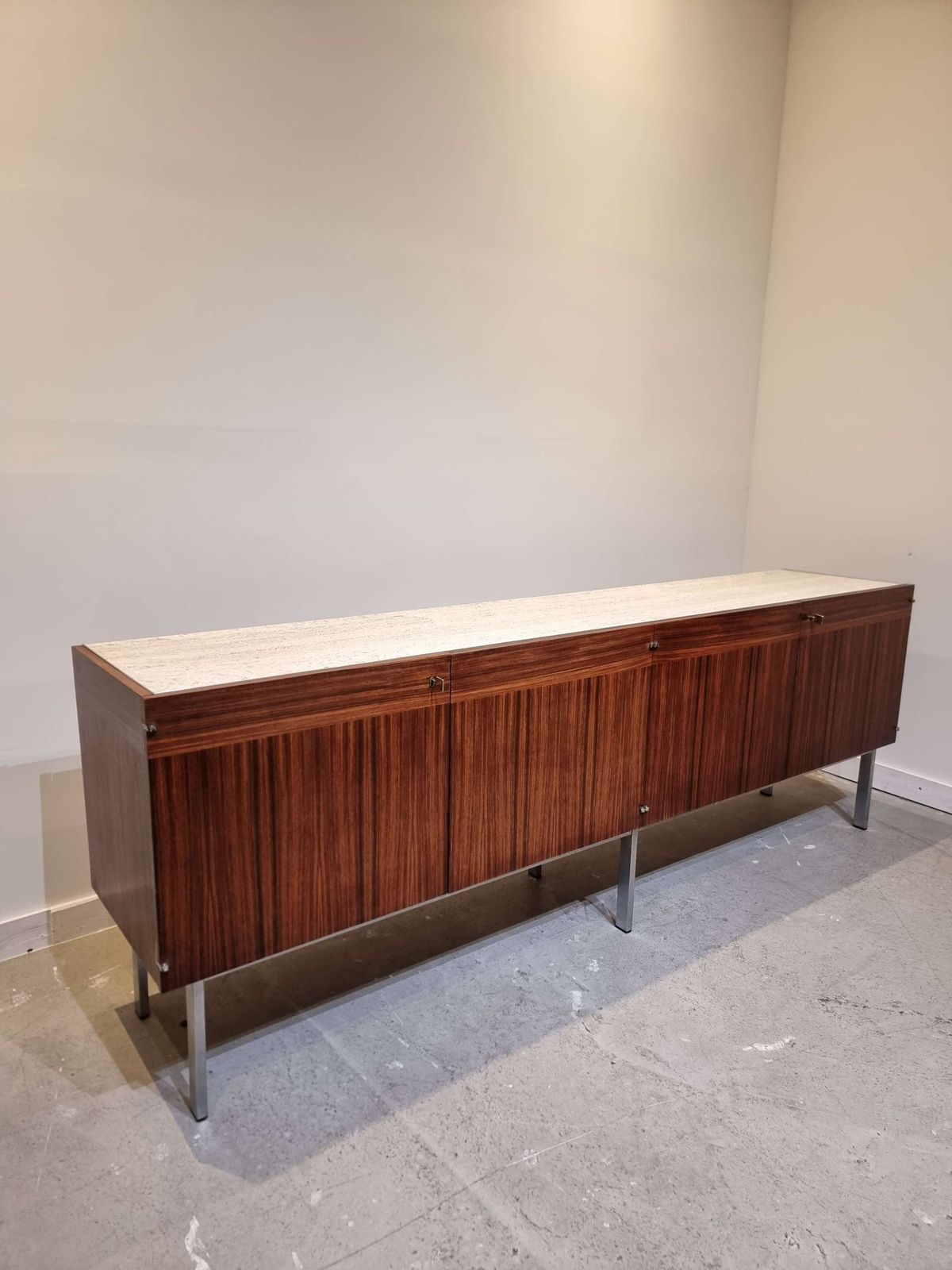 Rozenhout Dressoir Met Travertijnen Blad Van Etienne Fermigier, 1961, Frankrijk