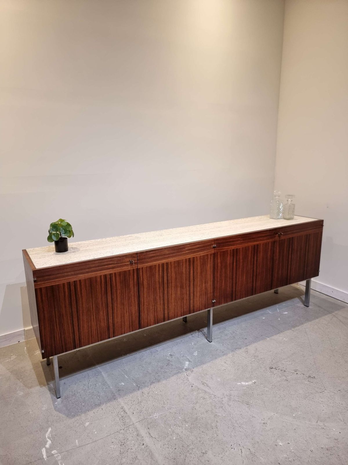 Rozenhout Dressoir Met Travertijnen Blad Van Etienne Fermigier, 1961, Frankrijk photo vinterior