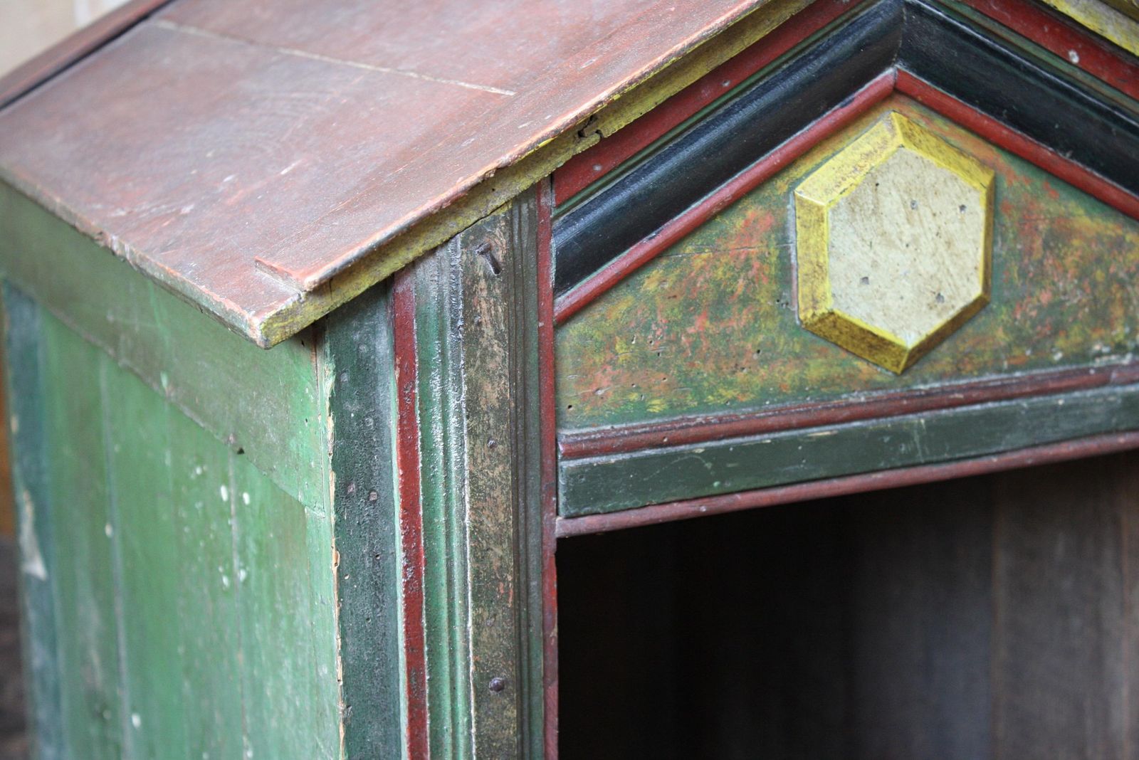 photo vintage Late 19th Century Original Painted Green Faux Marble Dog Canine Kennel