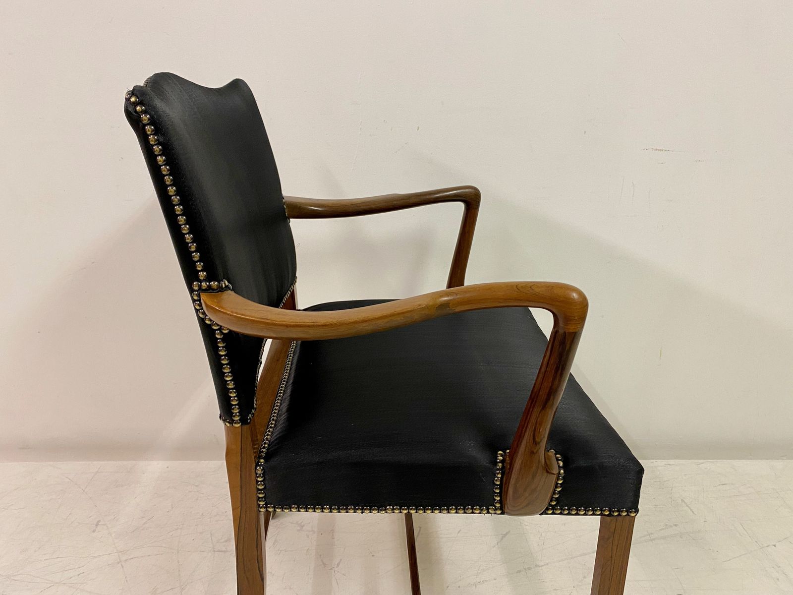 photo vintage 1940s Danish Armchair By Ole Wanscher