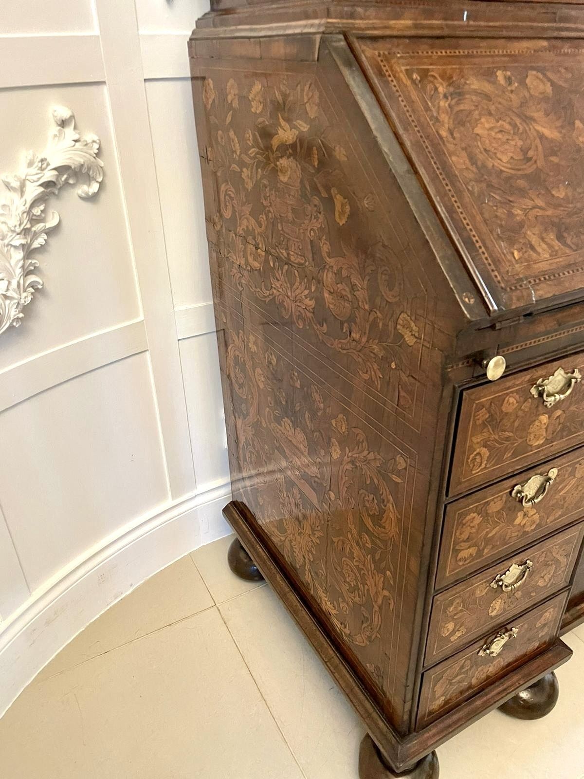 photo vintage Antique Outstanding Quality Burr Walnut Inlaid Marquetry Double Dome Bureau