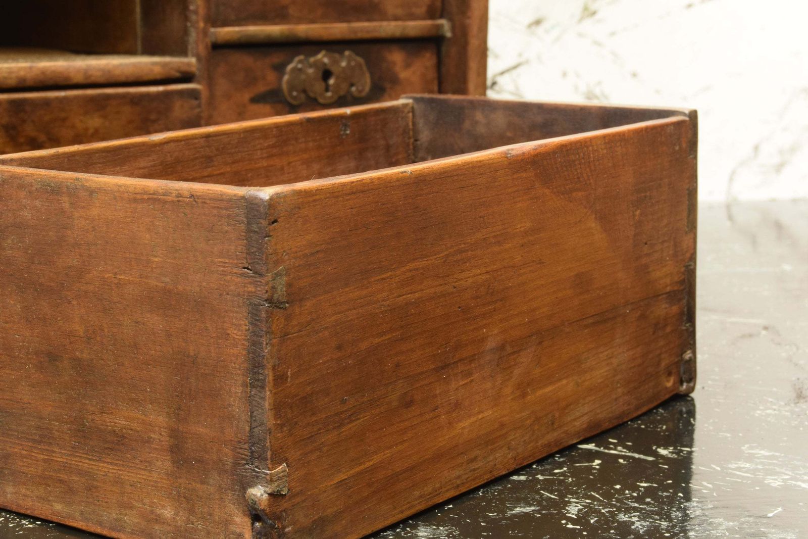 photo vinterior Mid 19th Century Chinese Camphor Wood Spice Cabinet