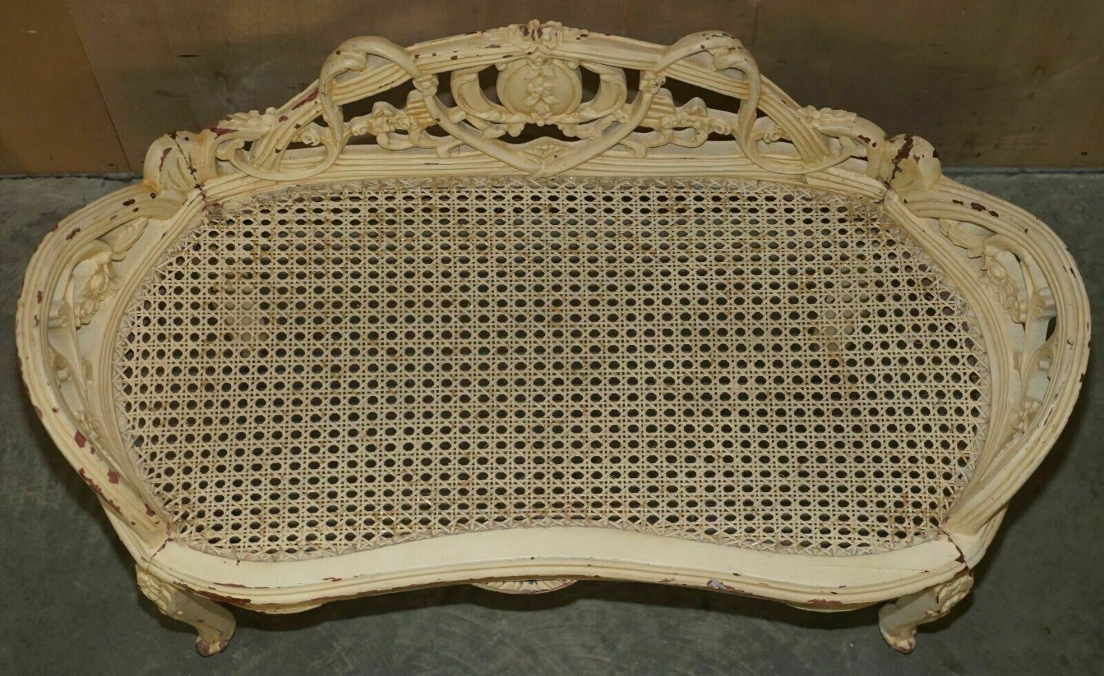 photo vintage Antique French Shabby Chic Bergere Window Seat Bench Original Paint Finish