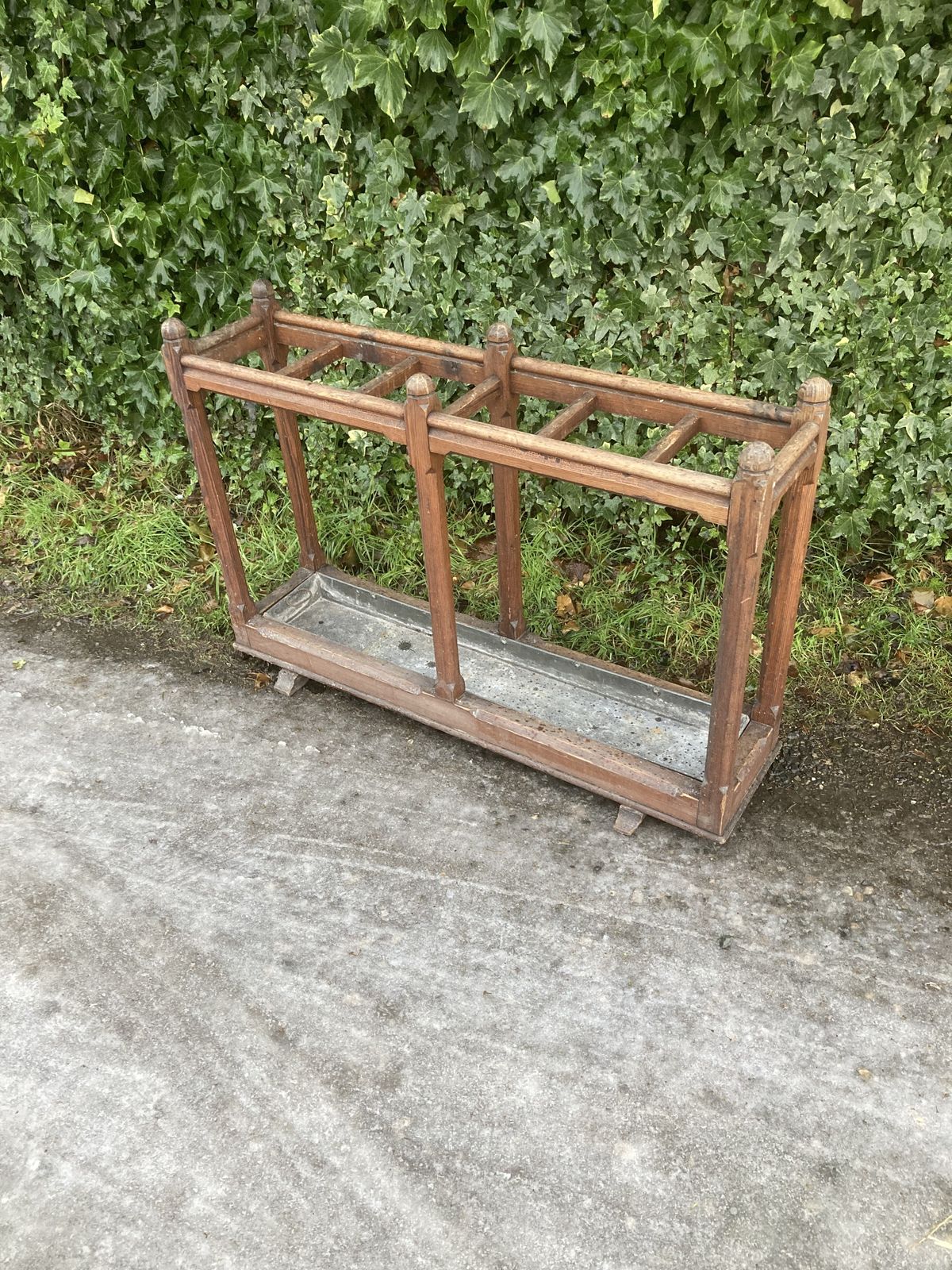 photo vinterior Gothic Country House Victorian  Pitch Pine Umbrella / Stick Stand