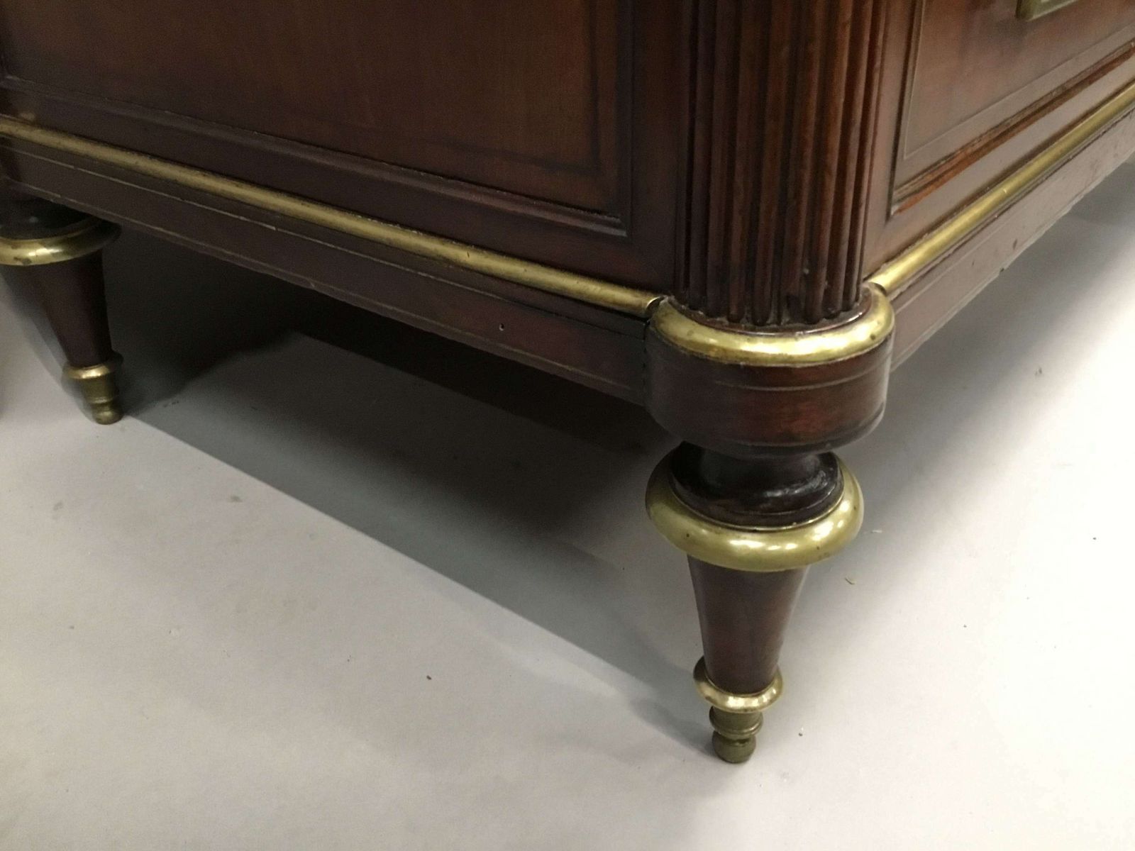 photo vintage Late C18th Louis XVI Neoclassical Figured Mahogany Commode