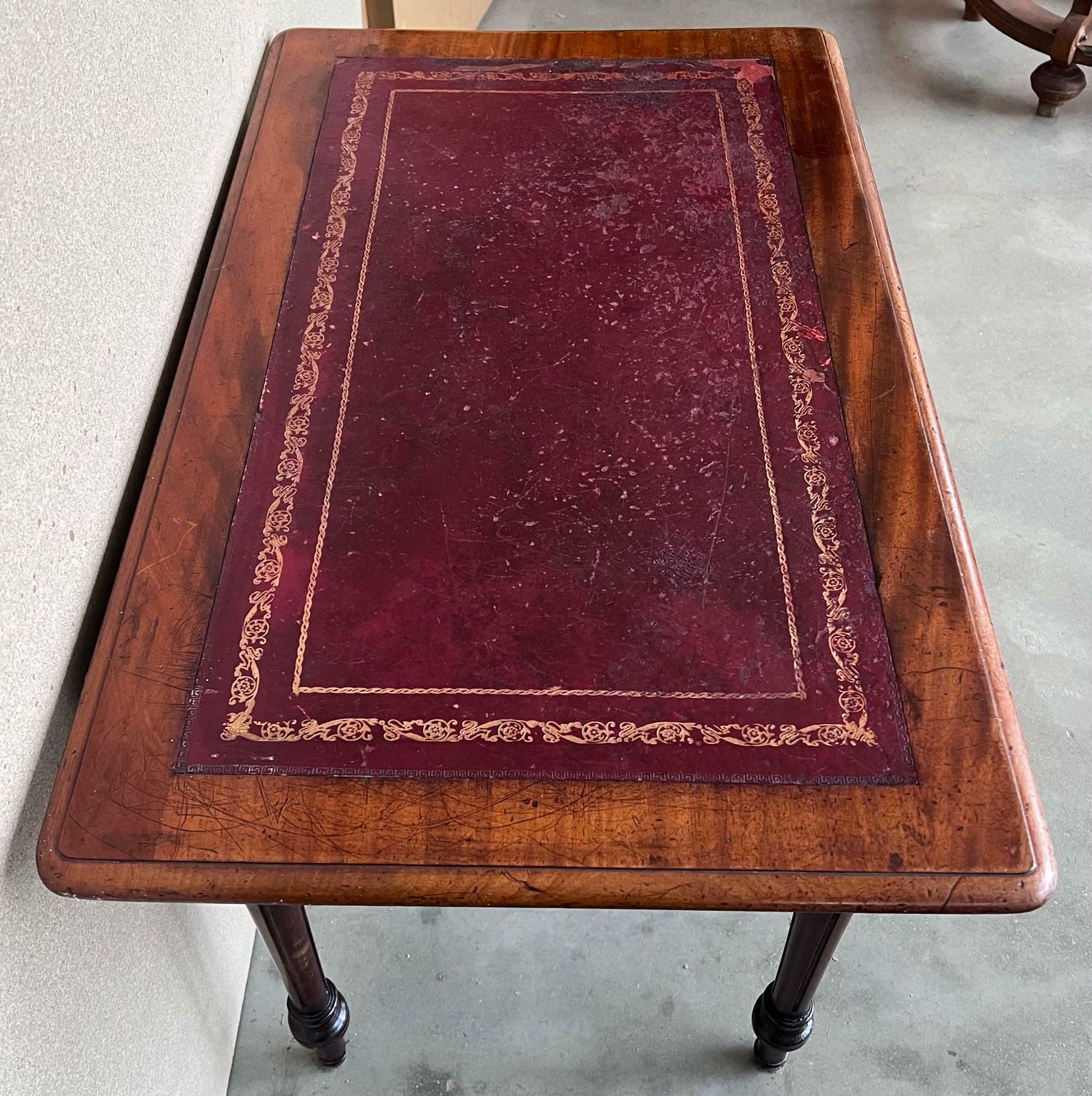 Table d'appoint rustique espagnole en pin, deux tiroirs et plateau en cuir photo buy