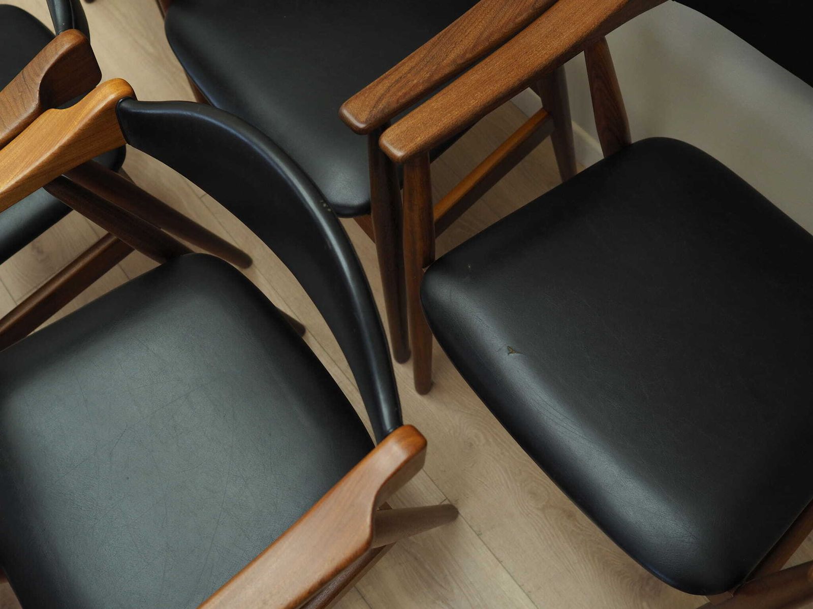 photo for sale Set Van Zes Teakhouten Stoelen, Deens Design, Ca. Jaren 1970, Fabrikant: Farstrup Møbler