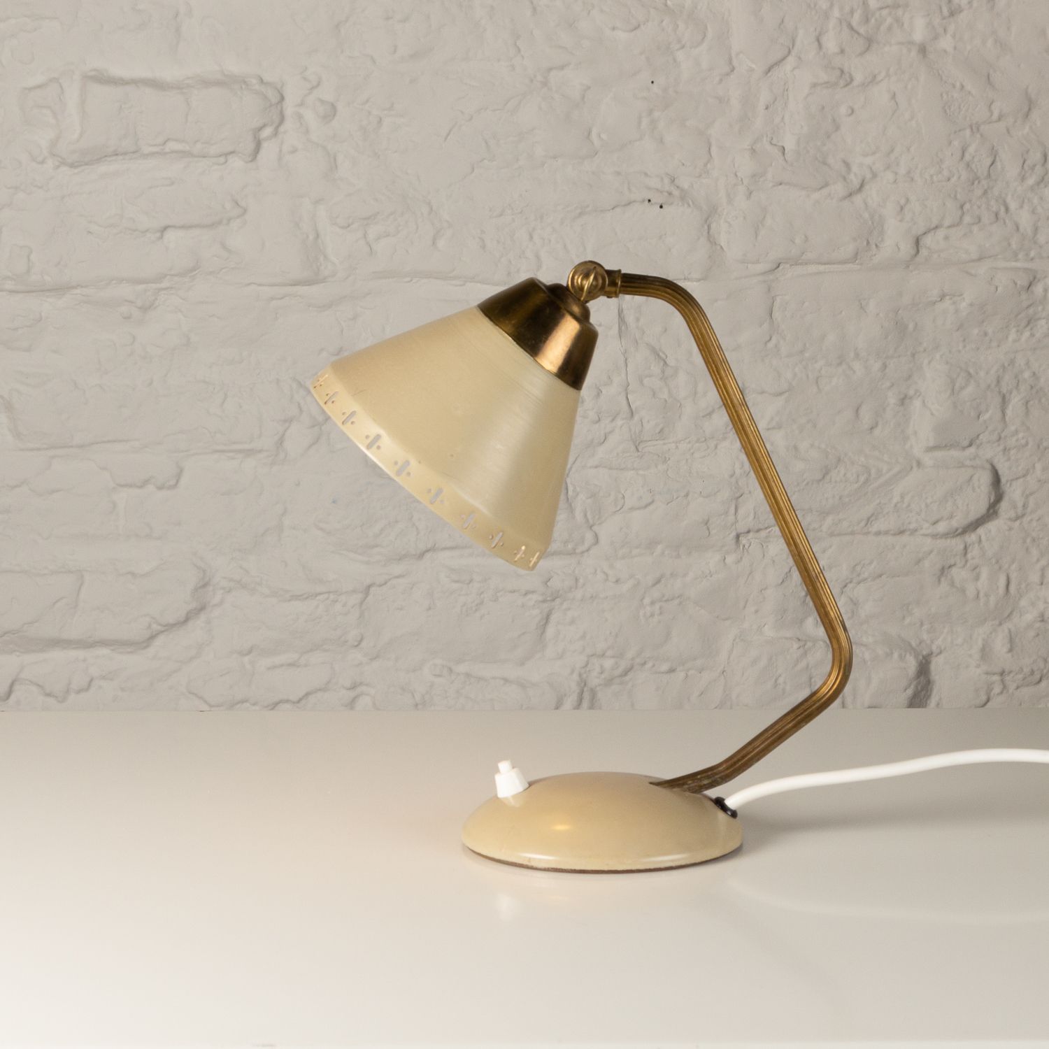 Cream And Brass Gooseneck Desk Lamp By Erik Wärnå For Ewå Värnamo, Sweden, 1950s photo for sale